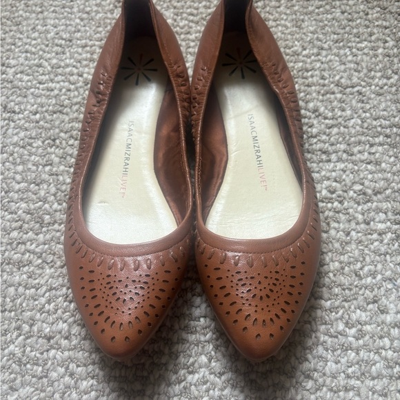 Isaac Mizrahi Women's Tan Loafers - Picture 3 of 3